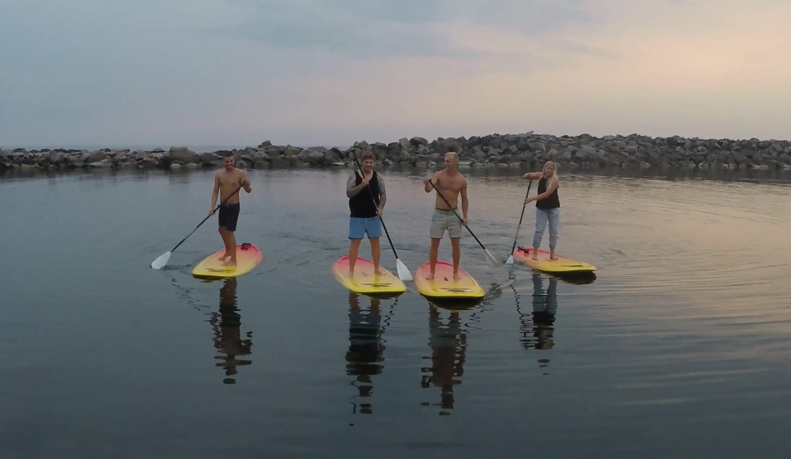 Stand up Padle i Hasle havn p&aring; Bornholm. Lej  Stand up Padle udstyr hos Paddle Bornholm