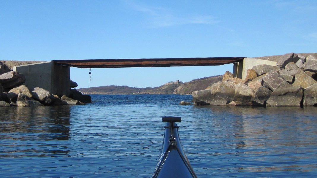 Udsigt fra kajakken til Hammerhavnen fra Vang Pier