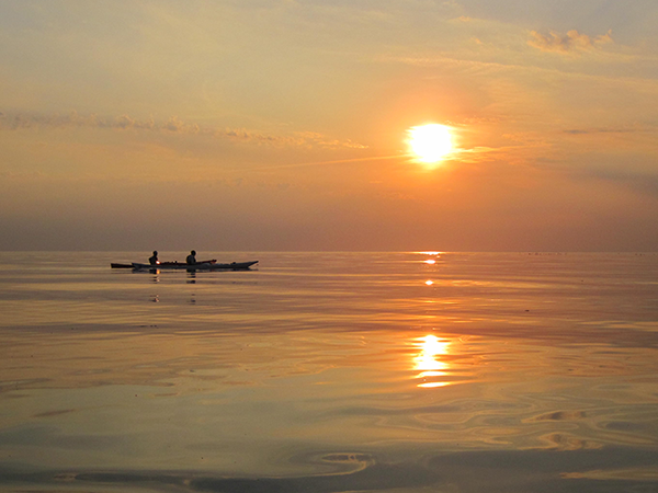 Kajakker i solnedgang på Bornholms Vestkyst
