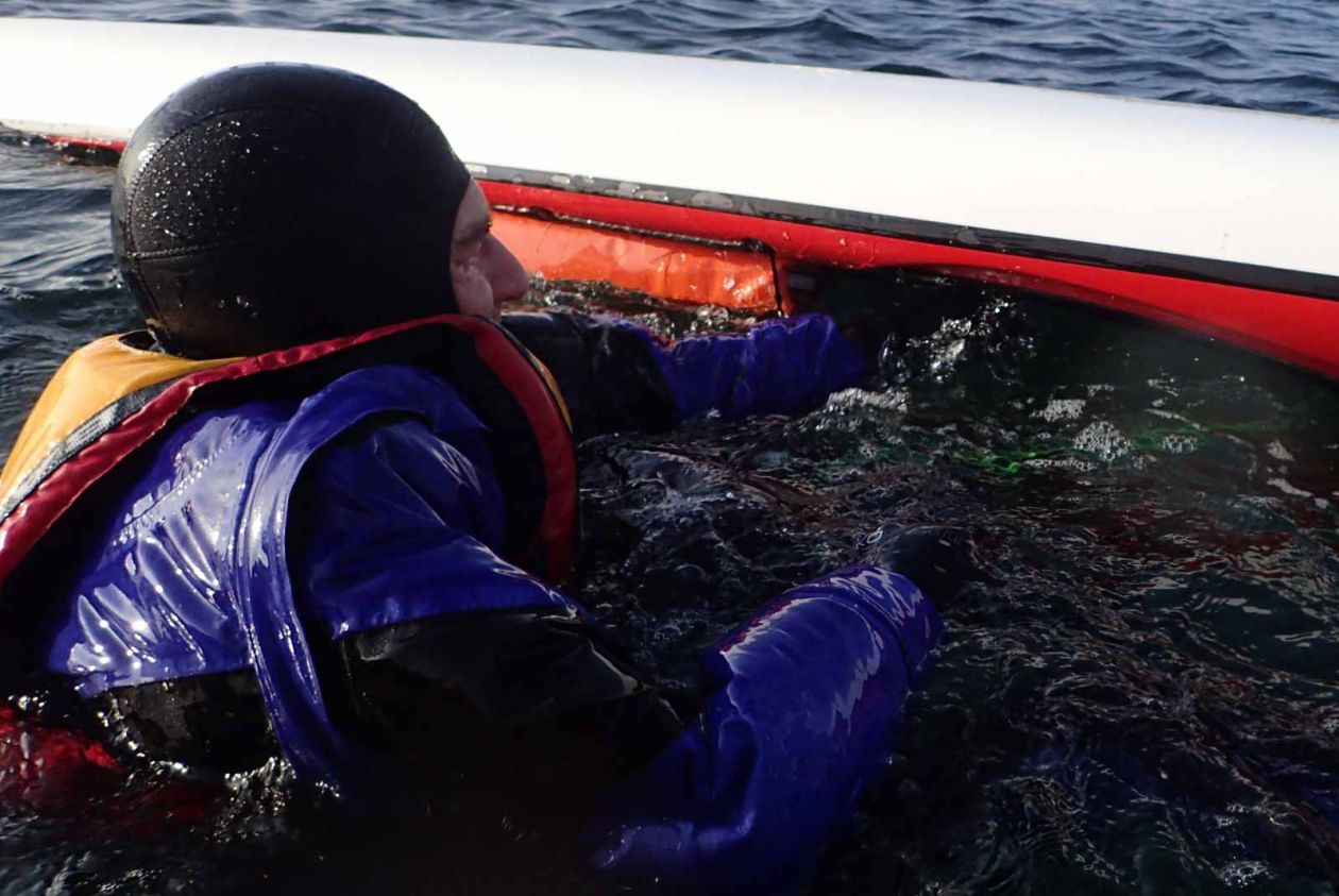 Redning med padlefloat i kajak på Bornholm